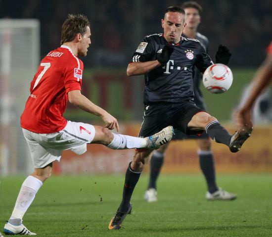 两大显著趋 两大显著趋